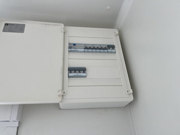Kantoorunit met kopraam en zijraam rechts - 6x3 meter - Afbeelding 11