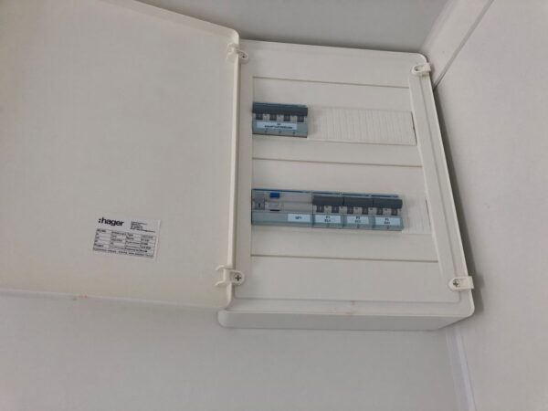 Kantoorunit met 2 zijramen links en keuken - 6x3 meter - Afbeelding 8