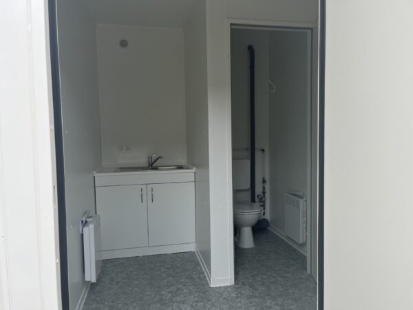 Kantoorunit met kopraam en zijraam rechts - keuken en toilet - 10x3 meter - Afbeelding 6