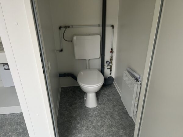Kantoorunit met kopraam en zijraam rechts - keuken en toilet - 10x3 meter - Afbeelding 8