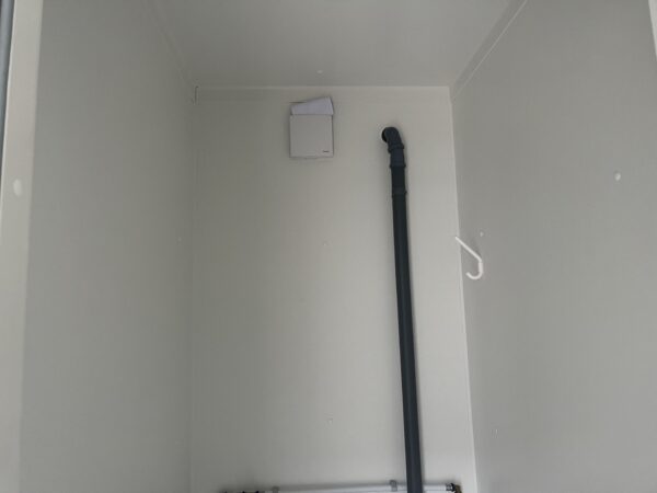 Kantoorunit met kopraam en zijraam rechts - keuken en toilet - 10x3 meter - Afbeelding 9