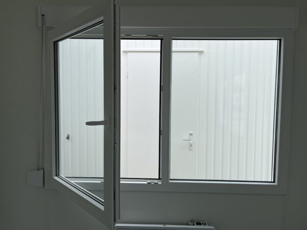 Kantoorunit met kopraam en zijraam rechts - 6x3 meter - Afbeelding 8